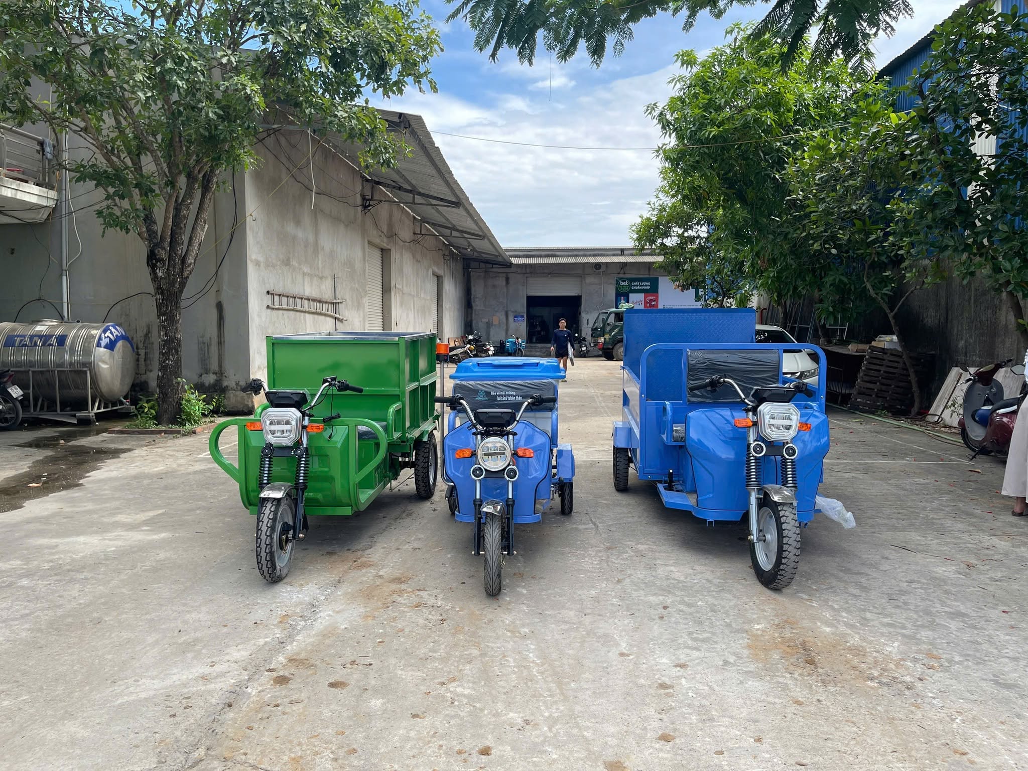Xe Điện Chở Rác 3 Bánh Môi Trường 1 Tấn Ben Nâng Hạ 2 Xe Điện Chở Rác 3 Bánh Môi Trường 1 Tấn Ben Nâng Hạ - Ảnh 2