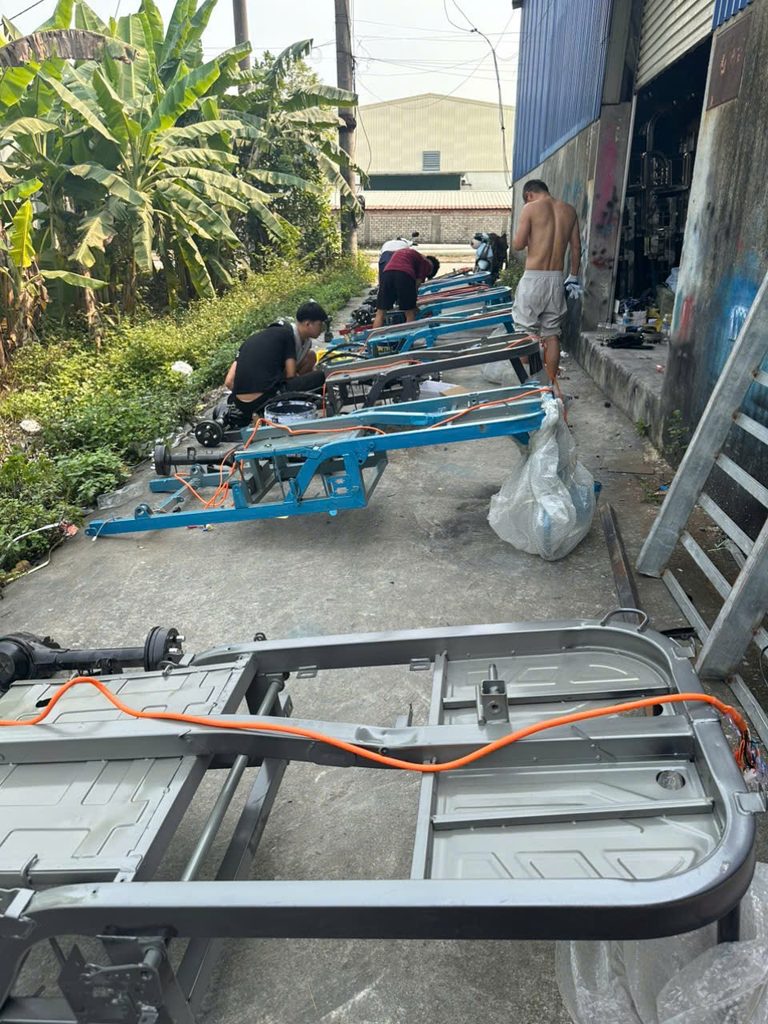 Tổng Hợp Lỗi Thường Gặp Trên Xe Điện 3 Bánh Chở Hàng 3 Cụm cầu sau xe ba bánh điện tích hợp bộ số phụ leo dốc và hệ thống nhíp lá đôi giảm chấn chịu lực